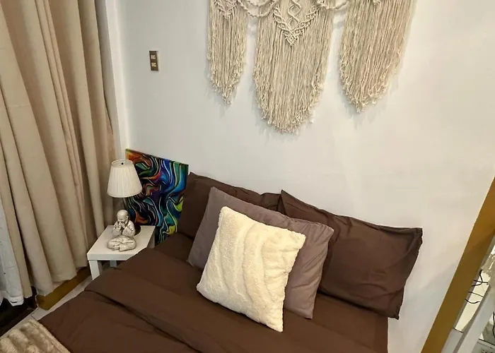 Cozy Place With View At Greenbelt Makati Apartment